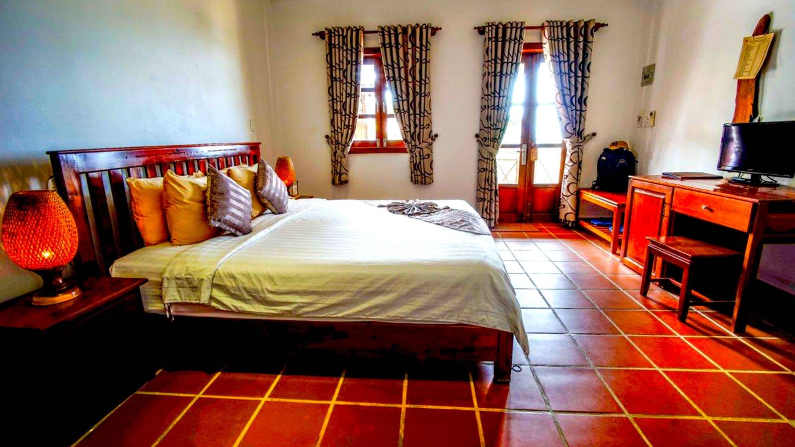 rooms-deluxe-partial-sea-view-with-terrace