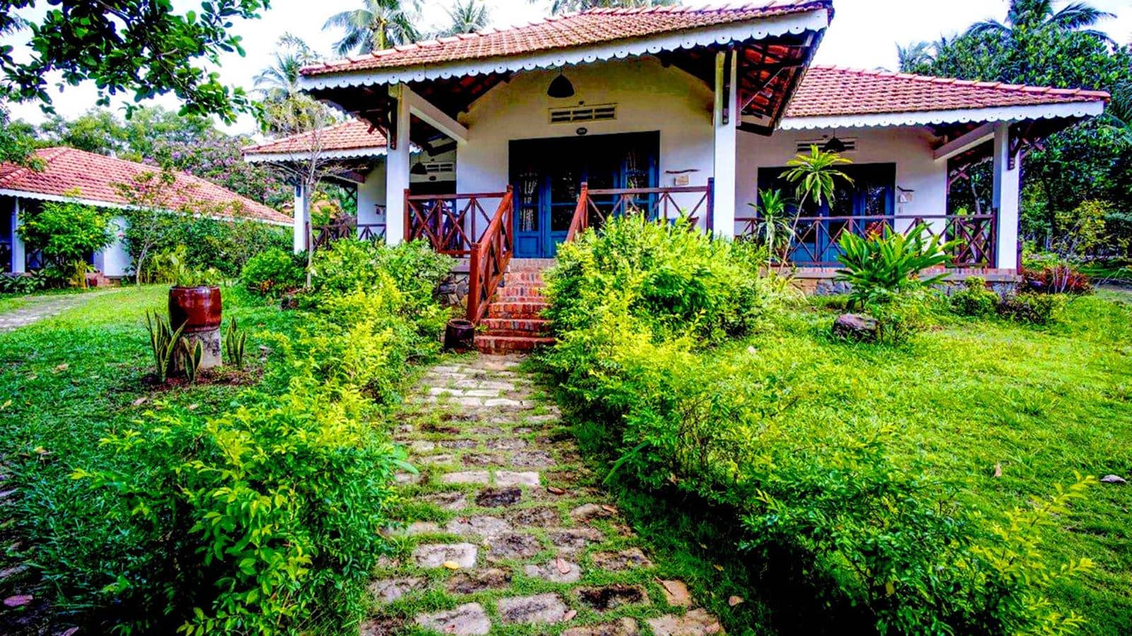 rooms-deluxe-bungalow-garden-view-with-terrace