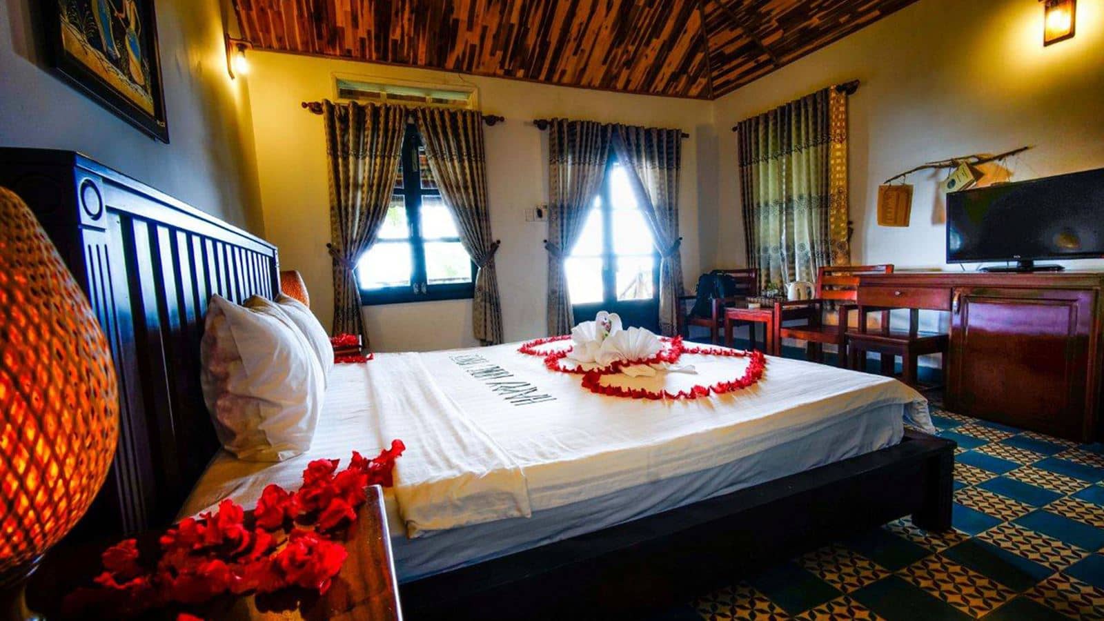 rooms-deluxe-bungalow-sea-view-with-terrace