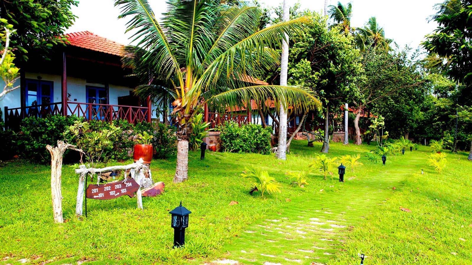 rooms-deluxe-bungalow-sea-view-with-terrace