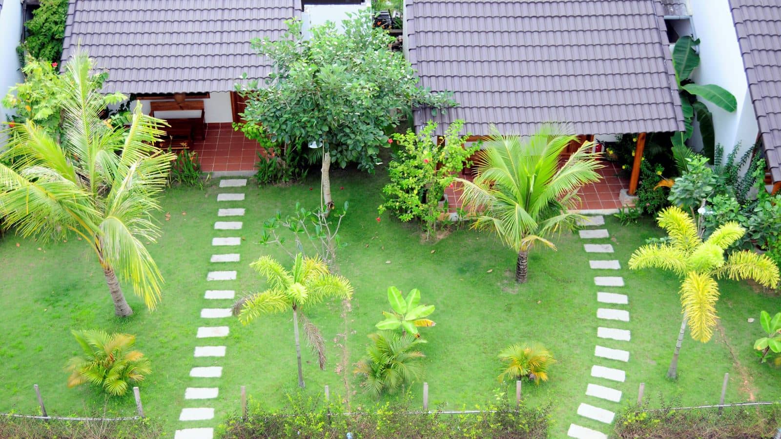 rooms-superior-bungalow-gardenview-with-balcony