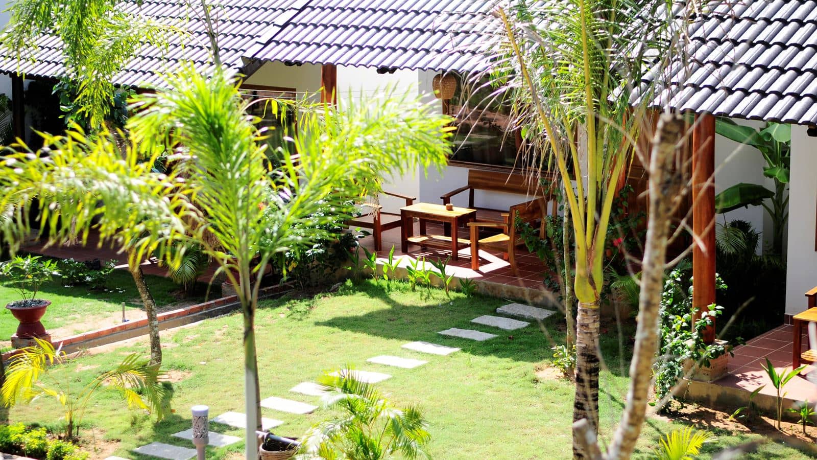 rooms-superior-bungalow-gardenview-with-balcony