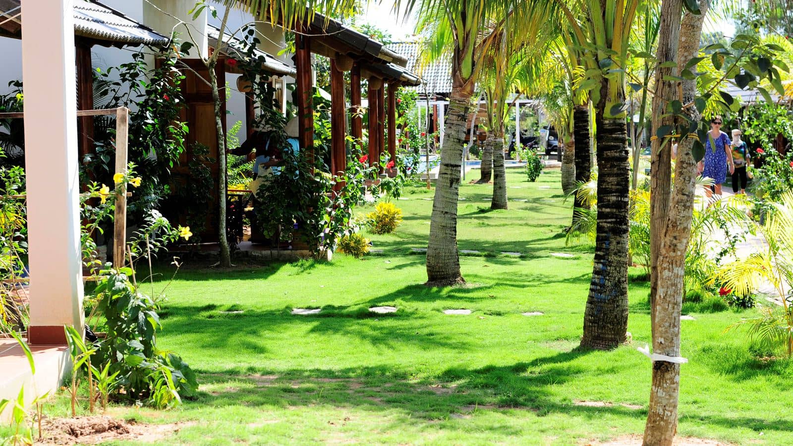 rooms-superior-bungalow-gardenview-with-balcony