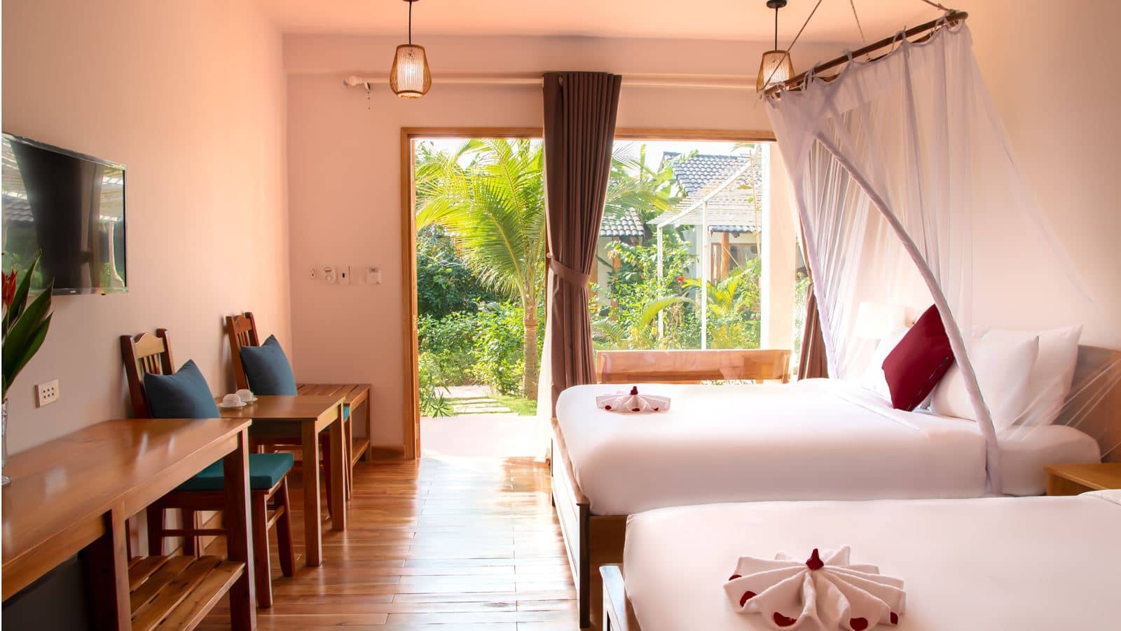 rooms-family-room-garden-view-with-balcony