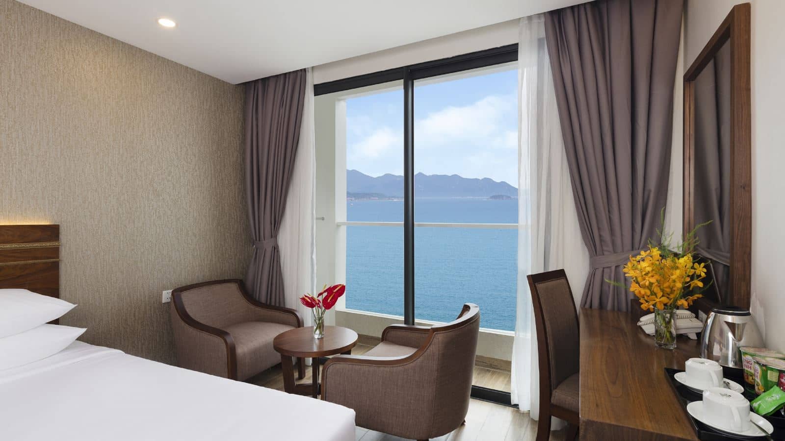 rooms-executive-ocean-view-with-balcony