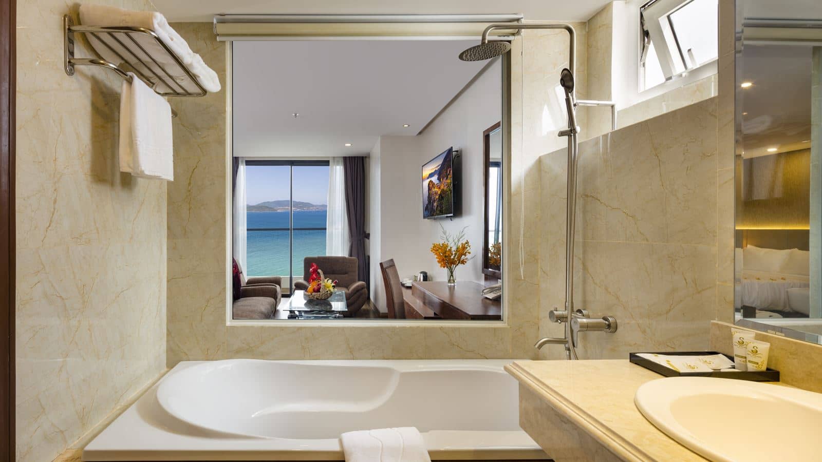 rooms-sea-pearl-suite-triple-ocean-view-with-balcony