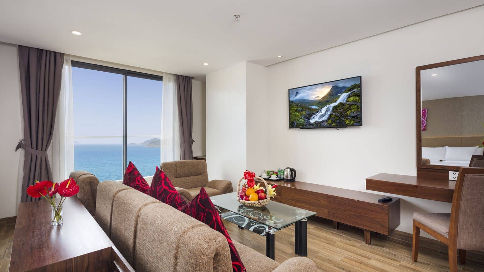 rooms-sea-pearl-suite-family-ocean-view-with-balcony