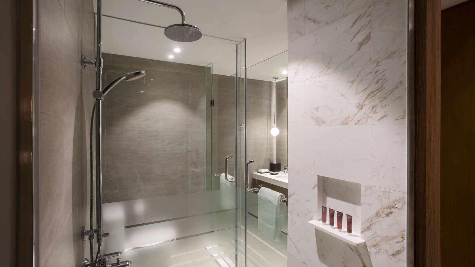 rooms-standard-room-with-balcony-child-without-extra-bed