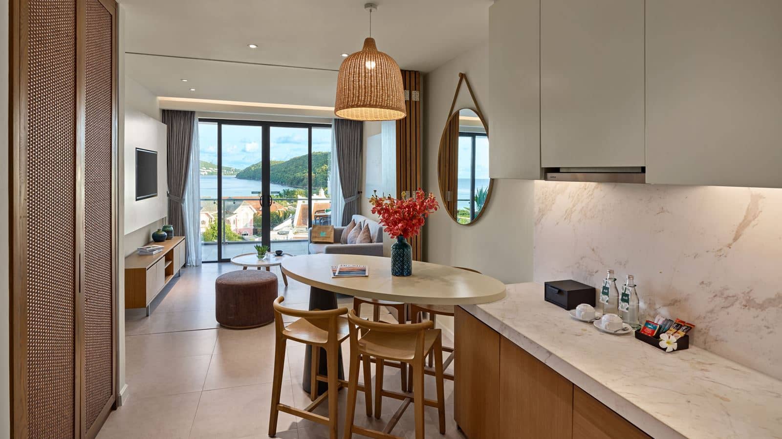 rooms-superior-suite-1-king-bed-balcony-with-meal-child-without-extra-bed