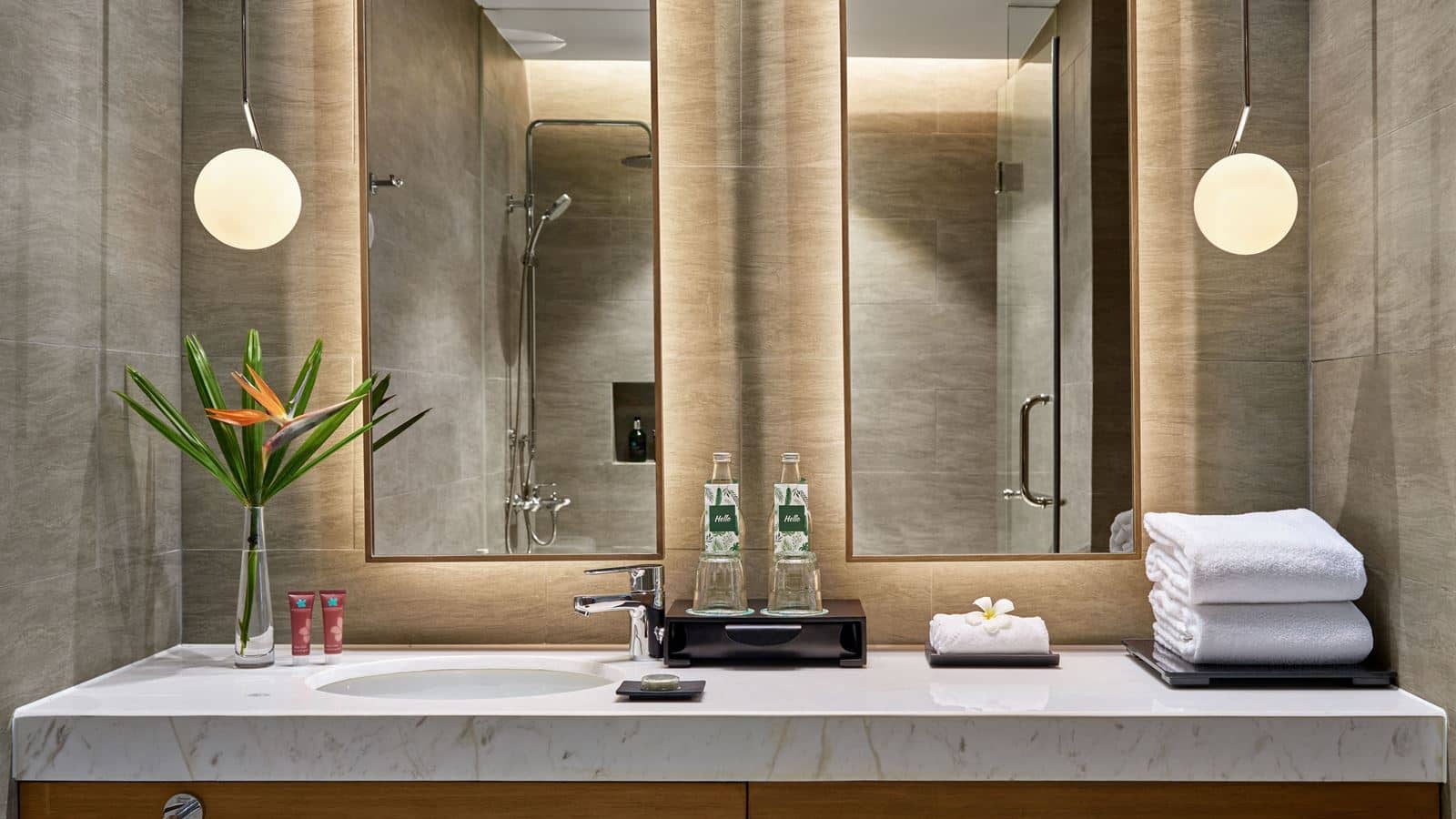 rooms-superior-suite-2-king-beds-balcony-child-without-extra-bed