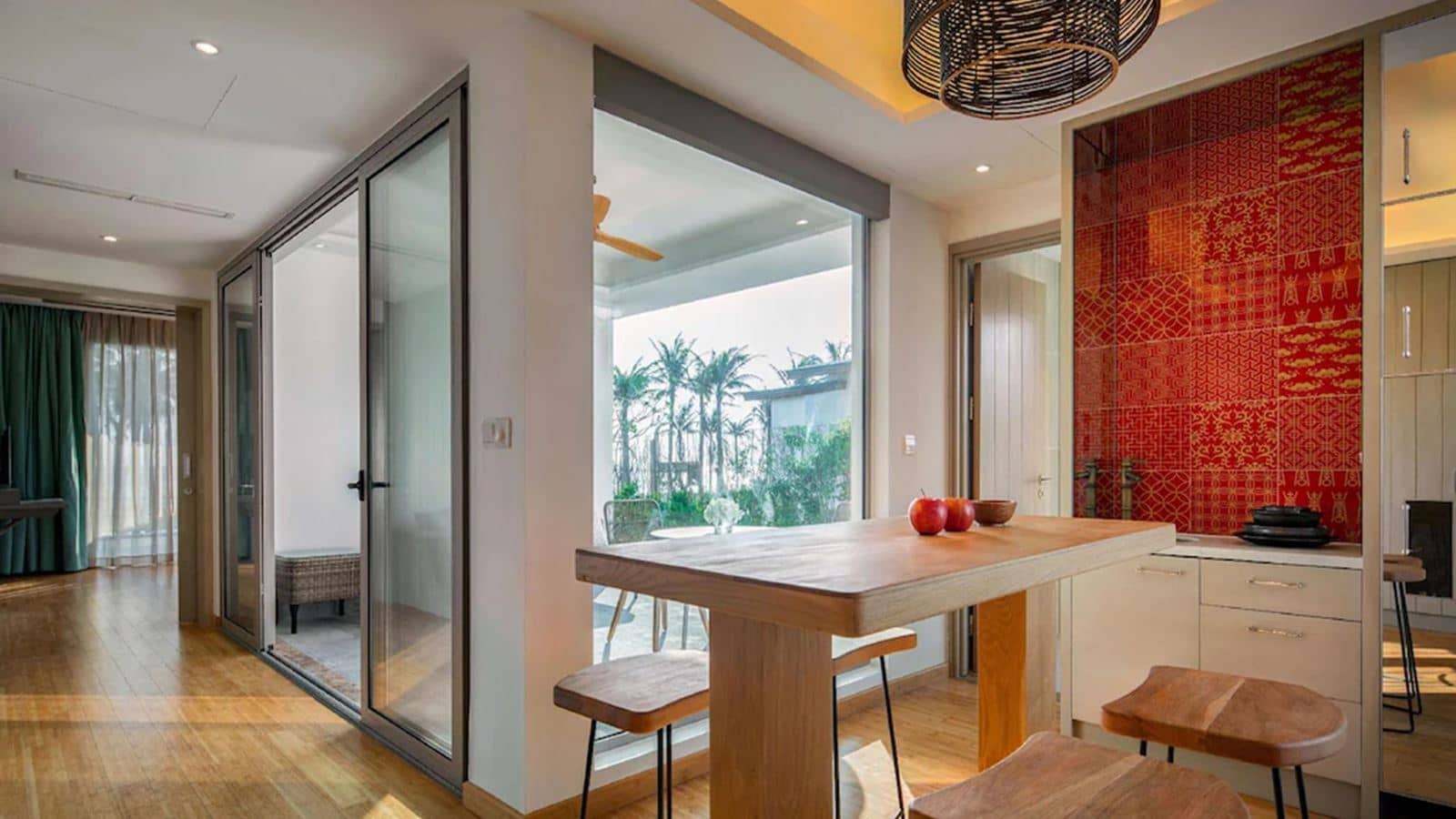 rooms-one-bedroom-pool-villa-beachfront