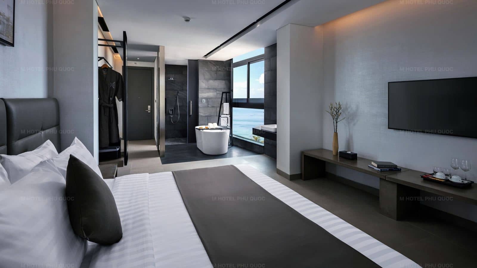 rooms-deluxe-double-suite-with-balcony