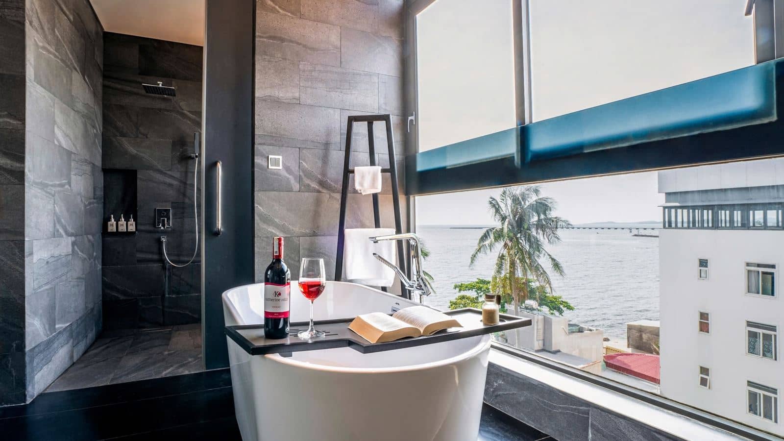 rooms-deluxe-double-suite-with-balcony