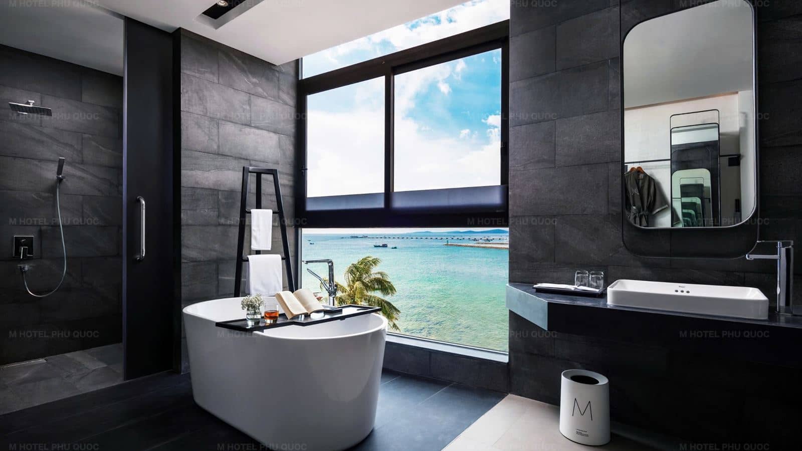 rooms-deluxe-double-suite-with-balcony