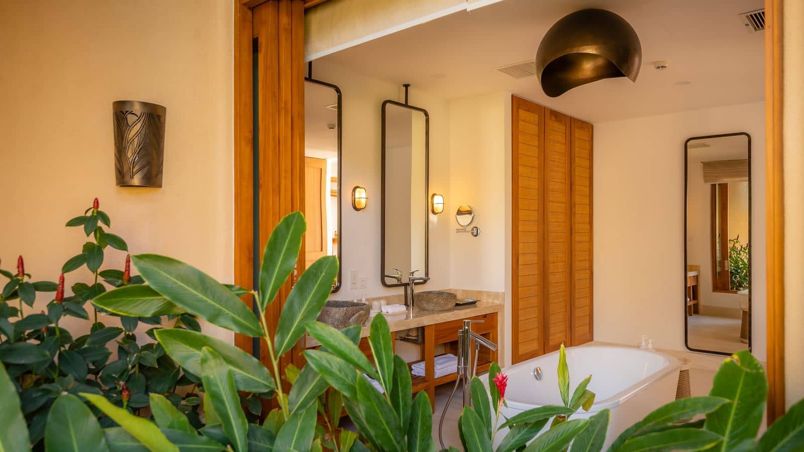 rooms-1bedroom-beach-front-pool-villa
