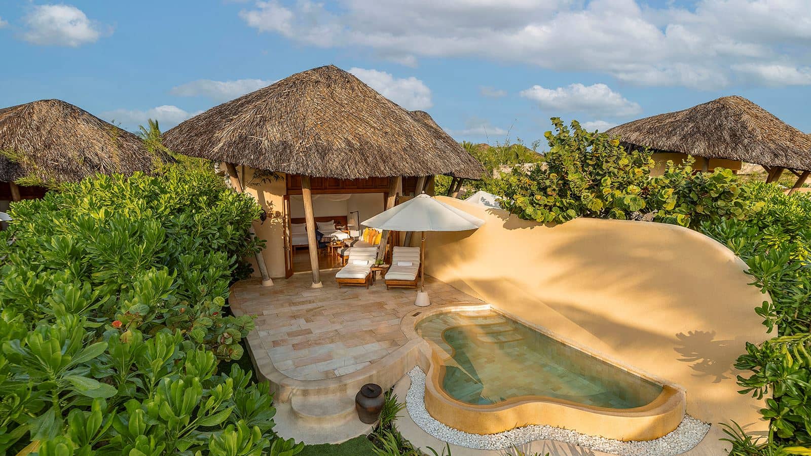 rooms-1bedroom-beach-front-pool-villa-child-without-extra-bed