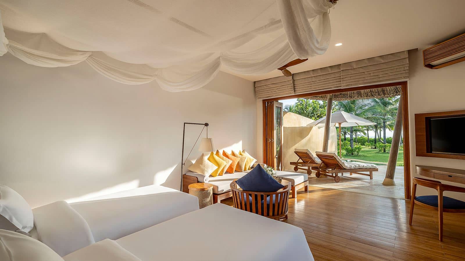 rooms-1bedroom-beach-front-pool-villa-child-without-extra-bed
