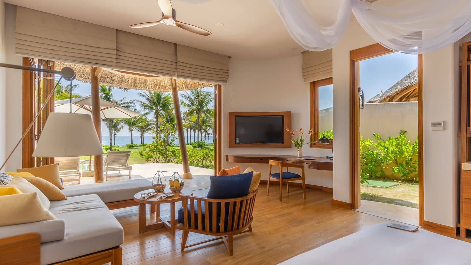 rooms-1bedroom-beach-front-pool-villa-child-without-extra-bed