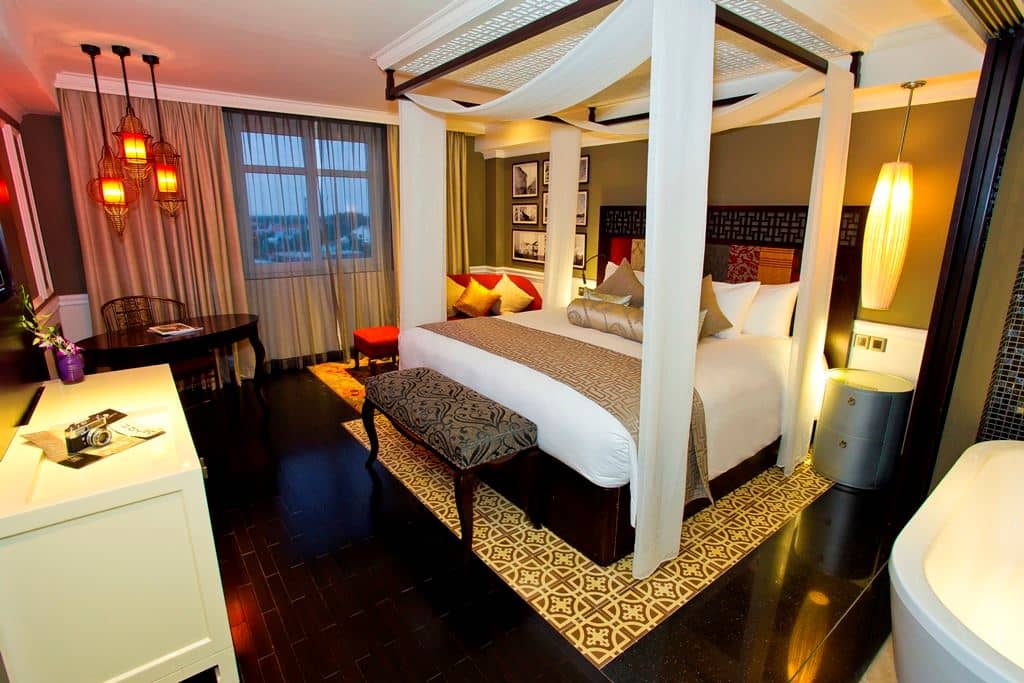 rooms-deluxe-room