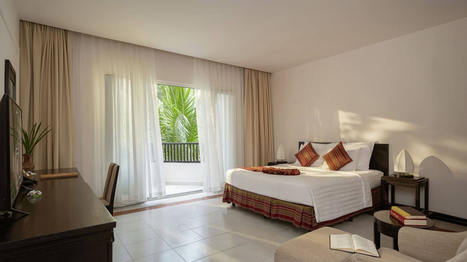 rooms-superior-garden-view-balcony