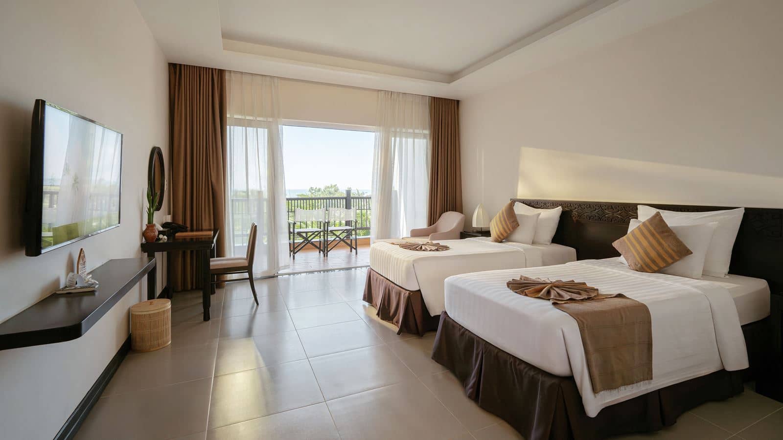 rooms-deluxe-garden-view-balcony