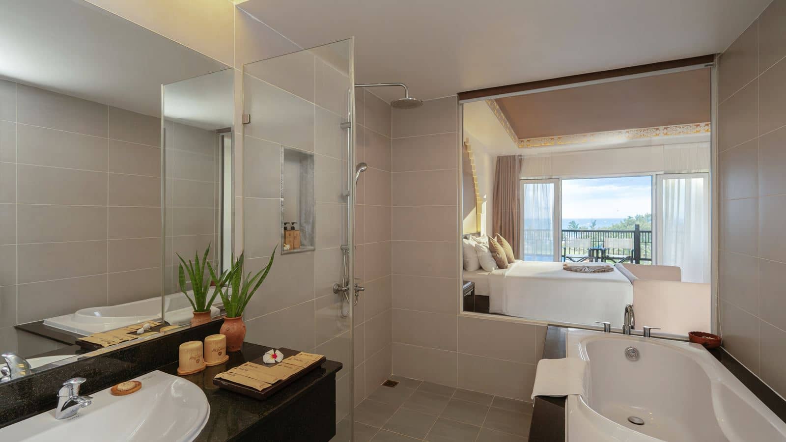 rooms-ocean-panorama-balcony