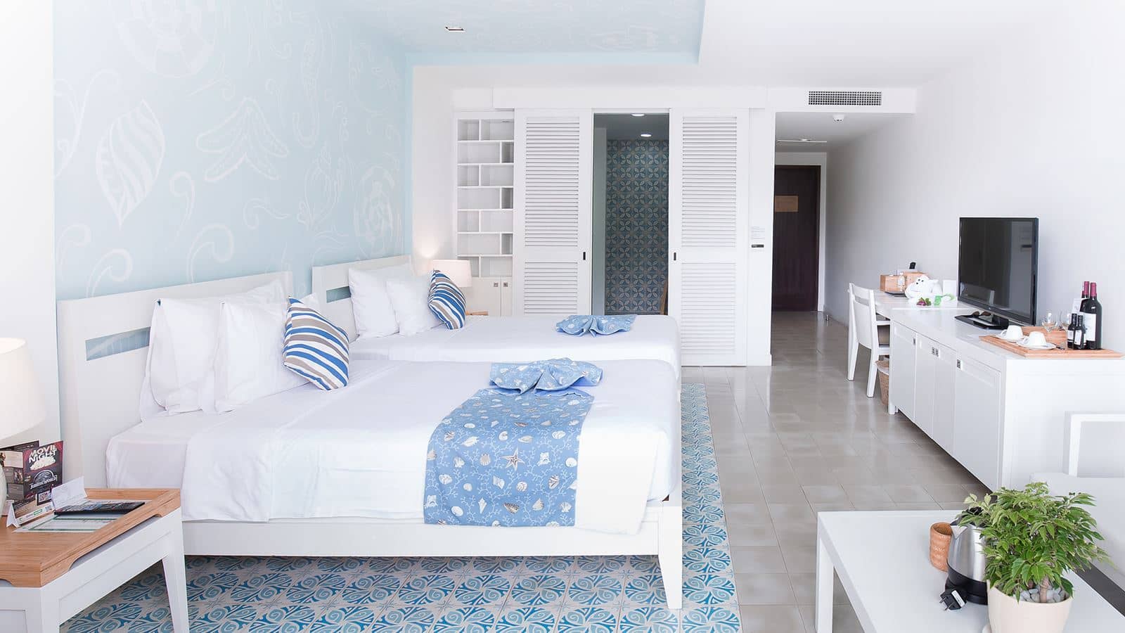 rooms-azul-pool-view