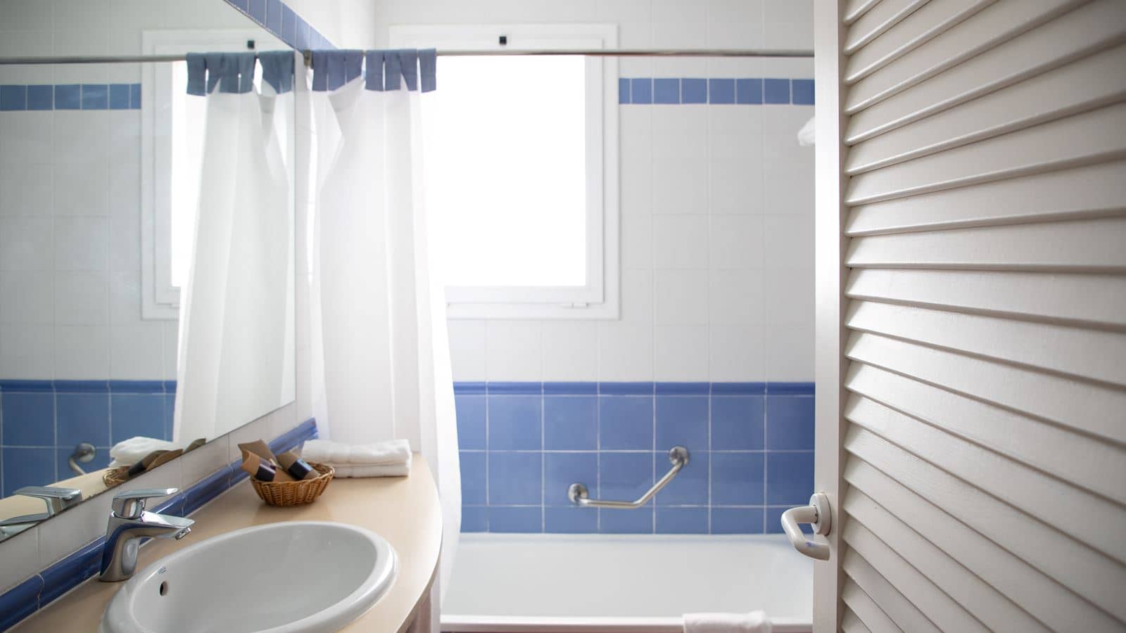 rooms-standard-room