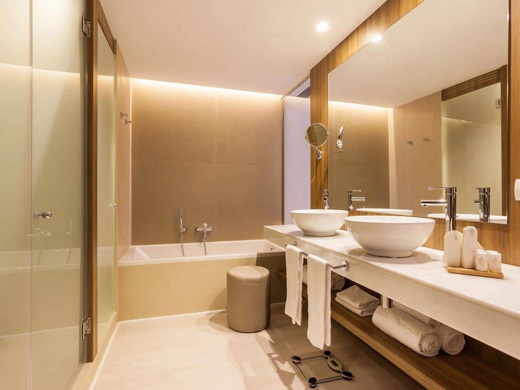 rooms-junior-suite-pool-view