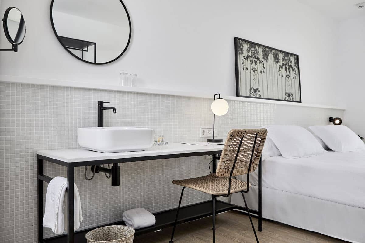 rooms-room-double-balcony-or-terrace
