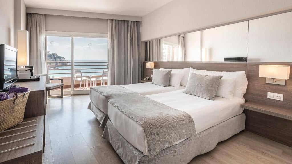 rooms-double-room-sea-view-balcony