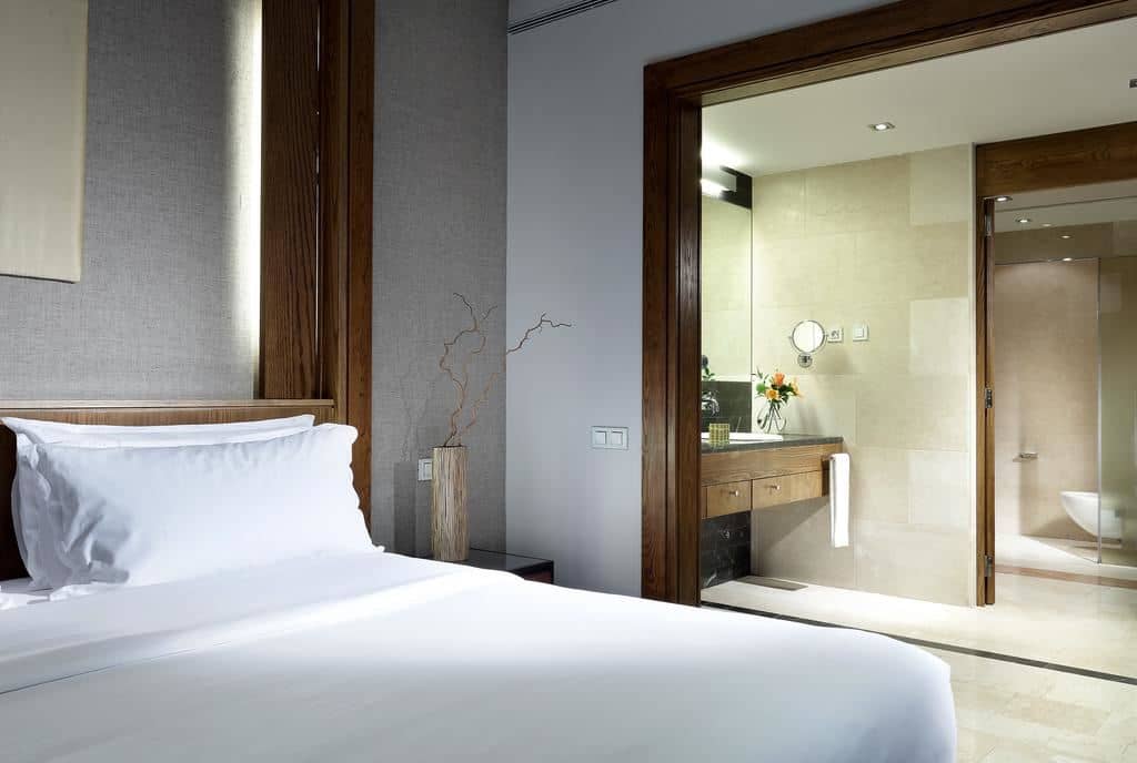 rooms-twin-room
