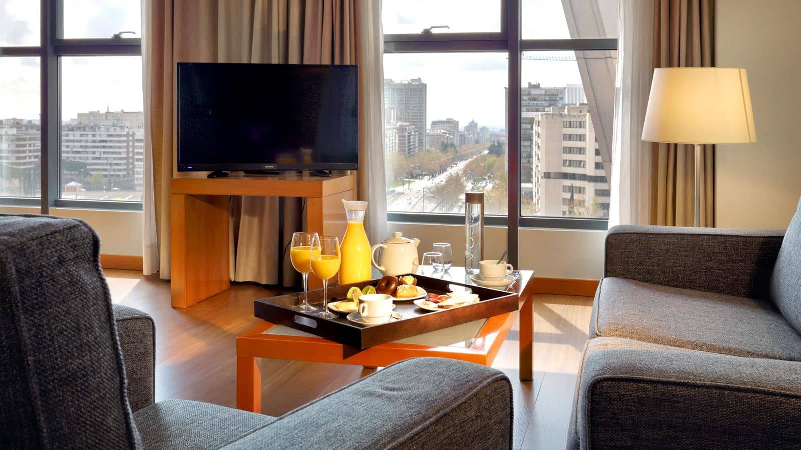 rooms-room-business