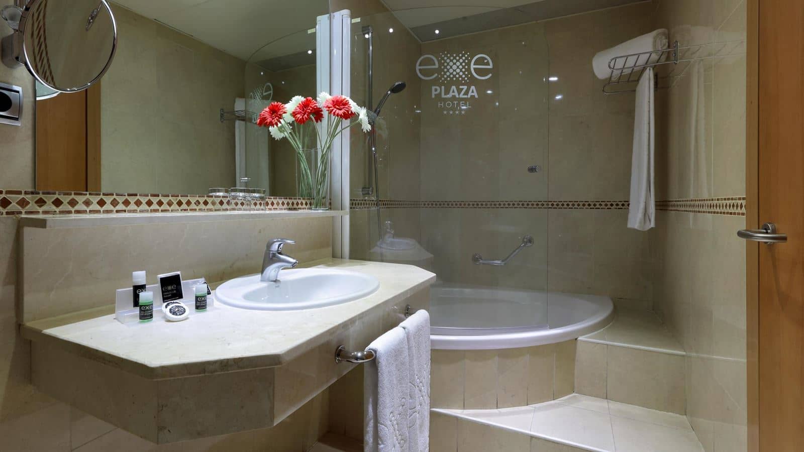rooms-room-business