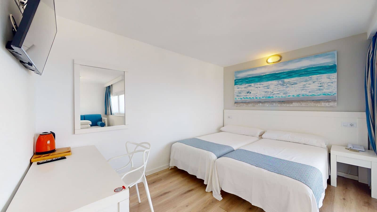 rooms-room-family-balcony-or-terrace