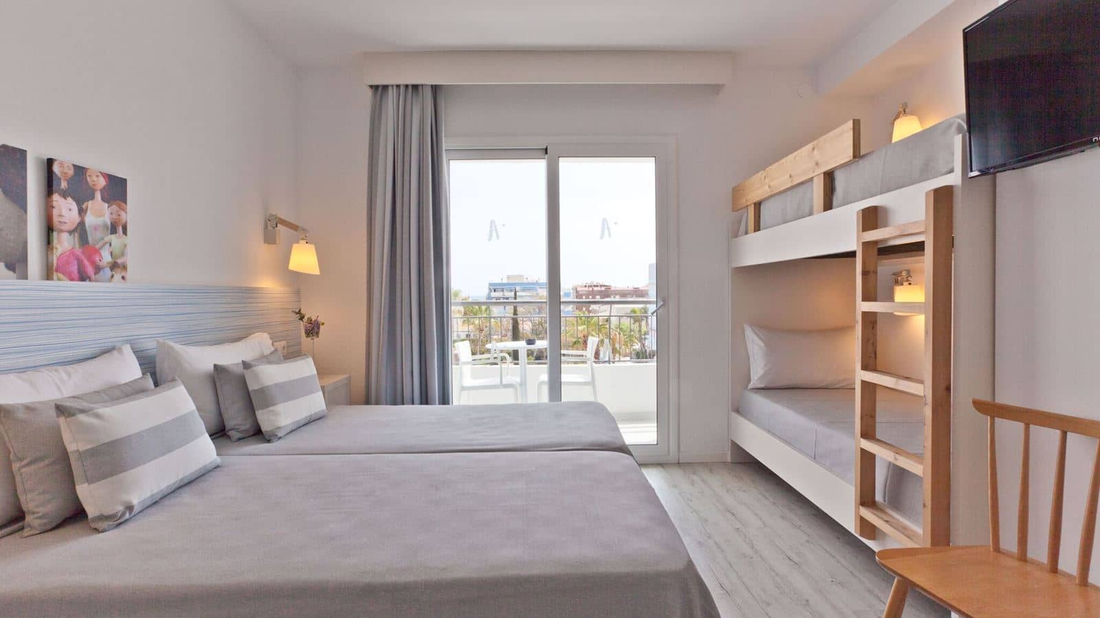 rooms-2-bedroom-suite-family-room-balcony-or-terrace