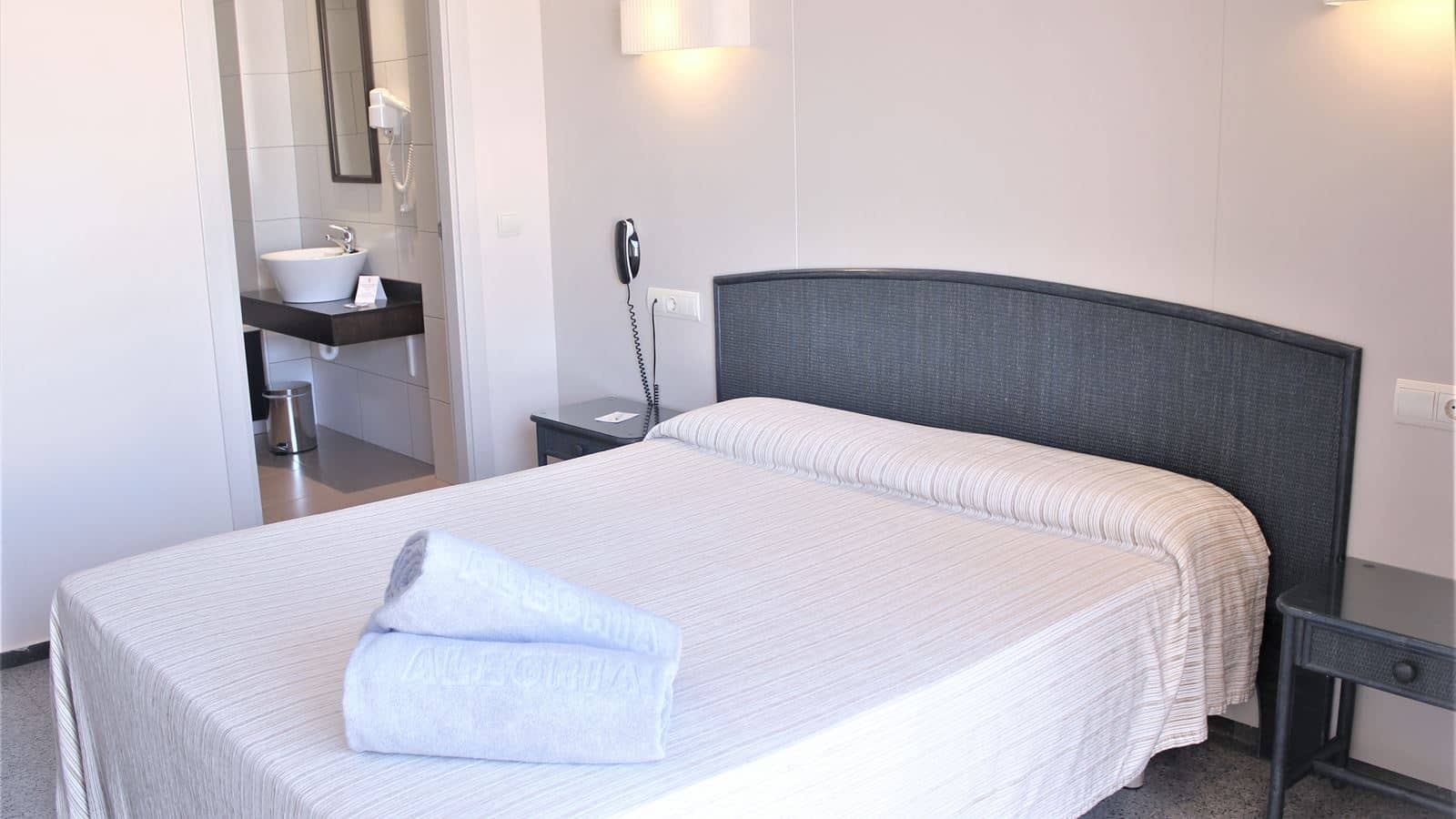 rooms-classic-double-room-with-balcony-or-terrace