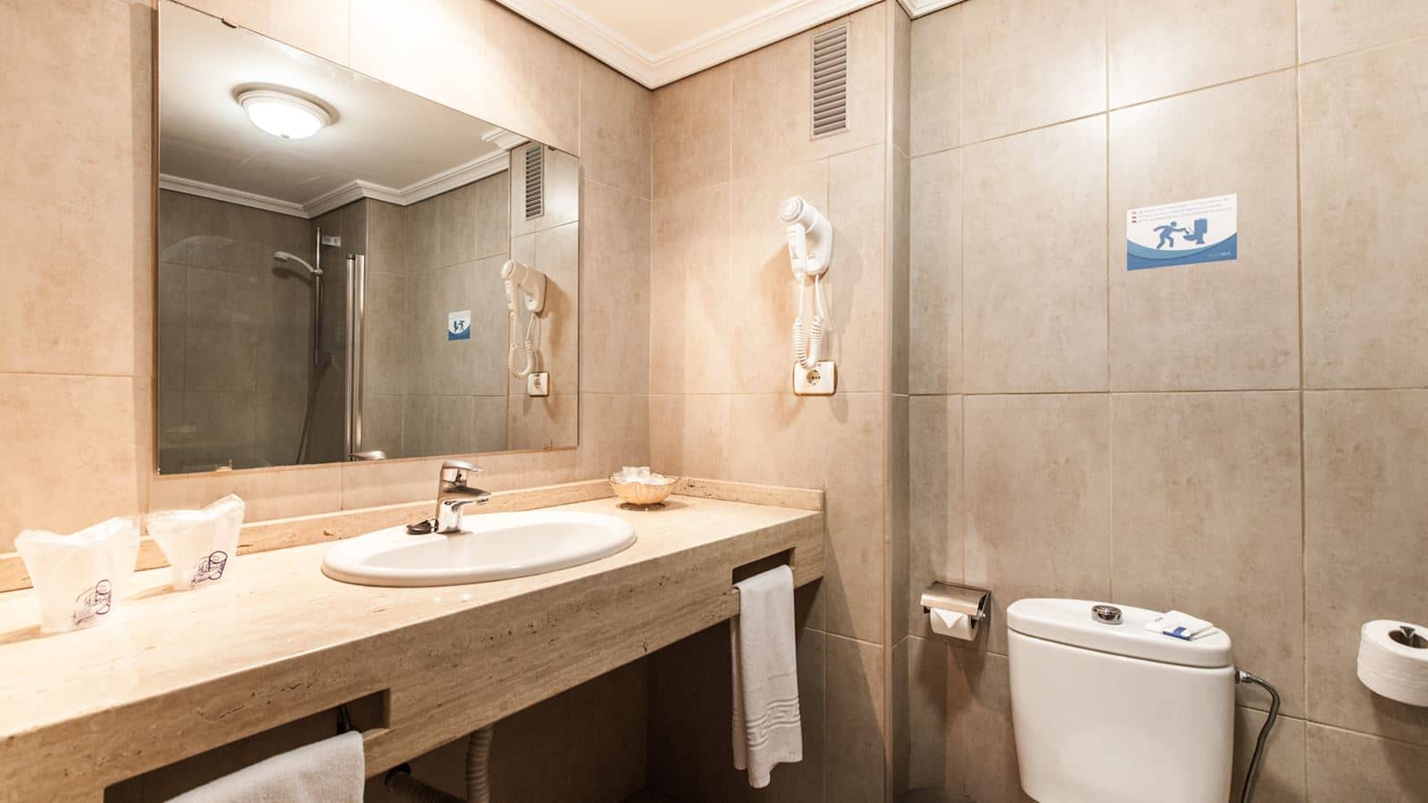 rooms-junior-suite-twin-with-pool-view-balconyj-or-terrace