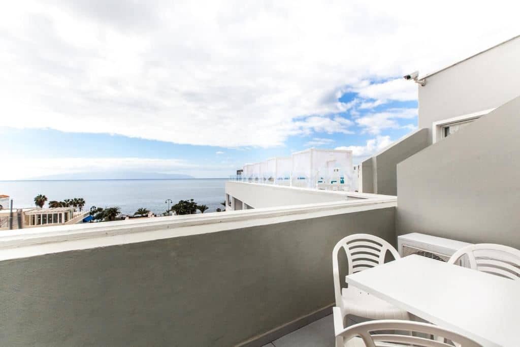 rooms-junior-suite-twin-with-sea-view-balconyj-or-terrace
