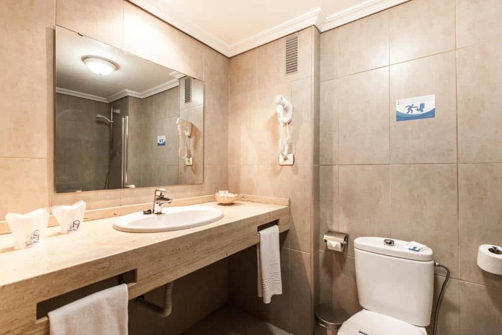 rooms-junior-suite-twin-with-sea-view-balconyj-or-terrace