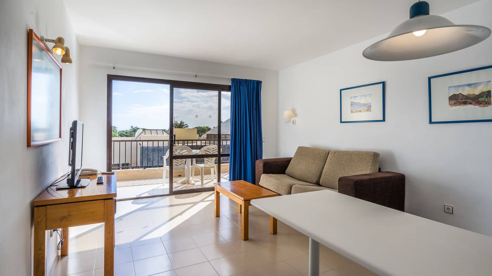 rooms-apartment-1-with-balcony-or-terrace