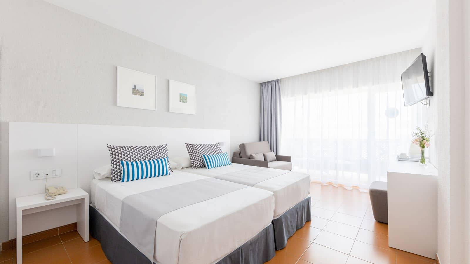 rooms-superior-room