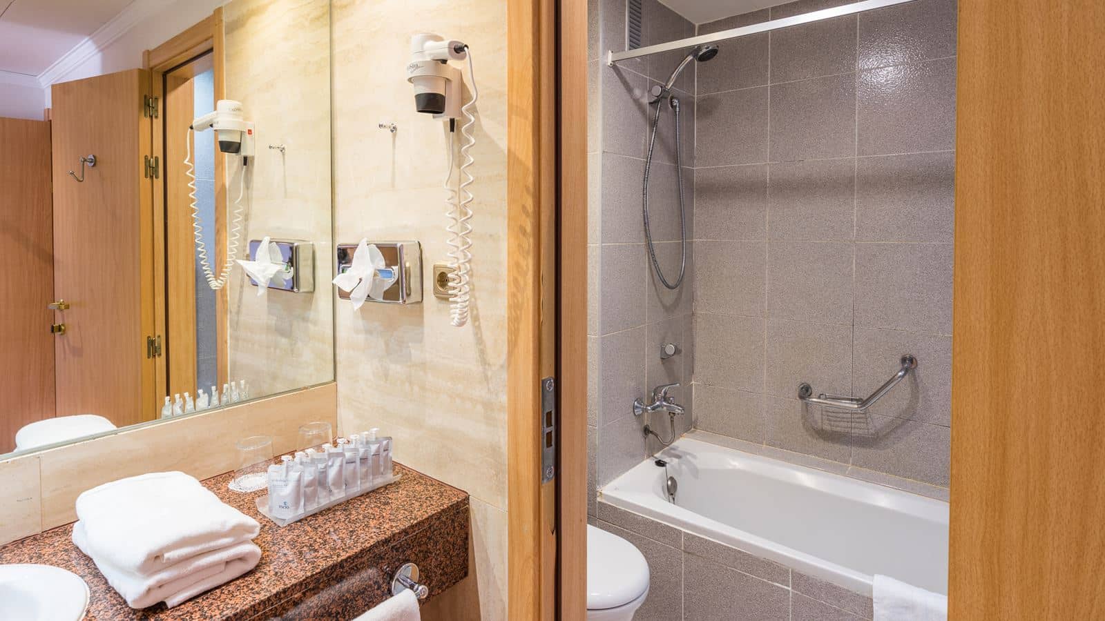rooms-double-theme-room