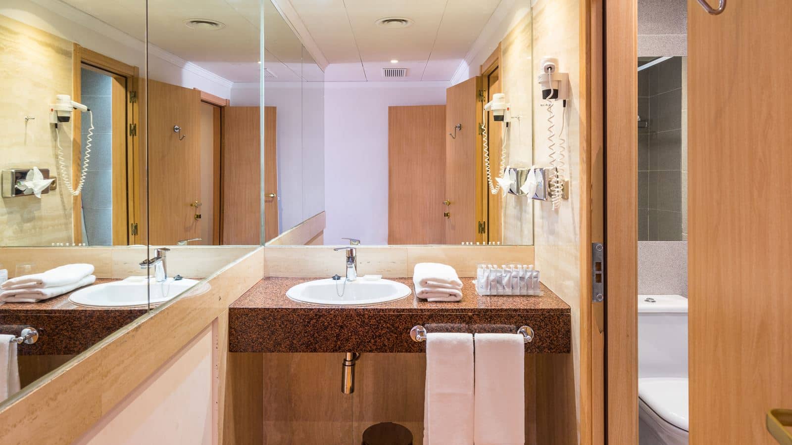 rooms-double-theme-room