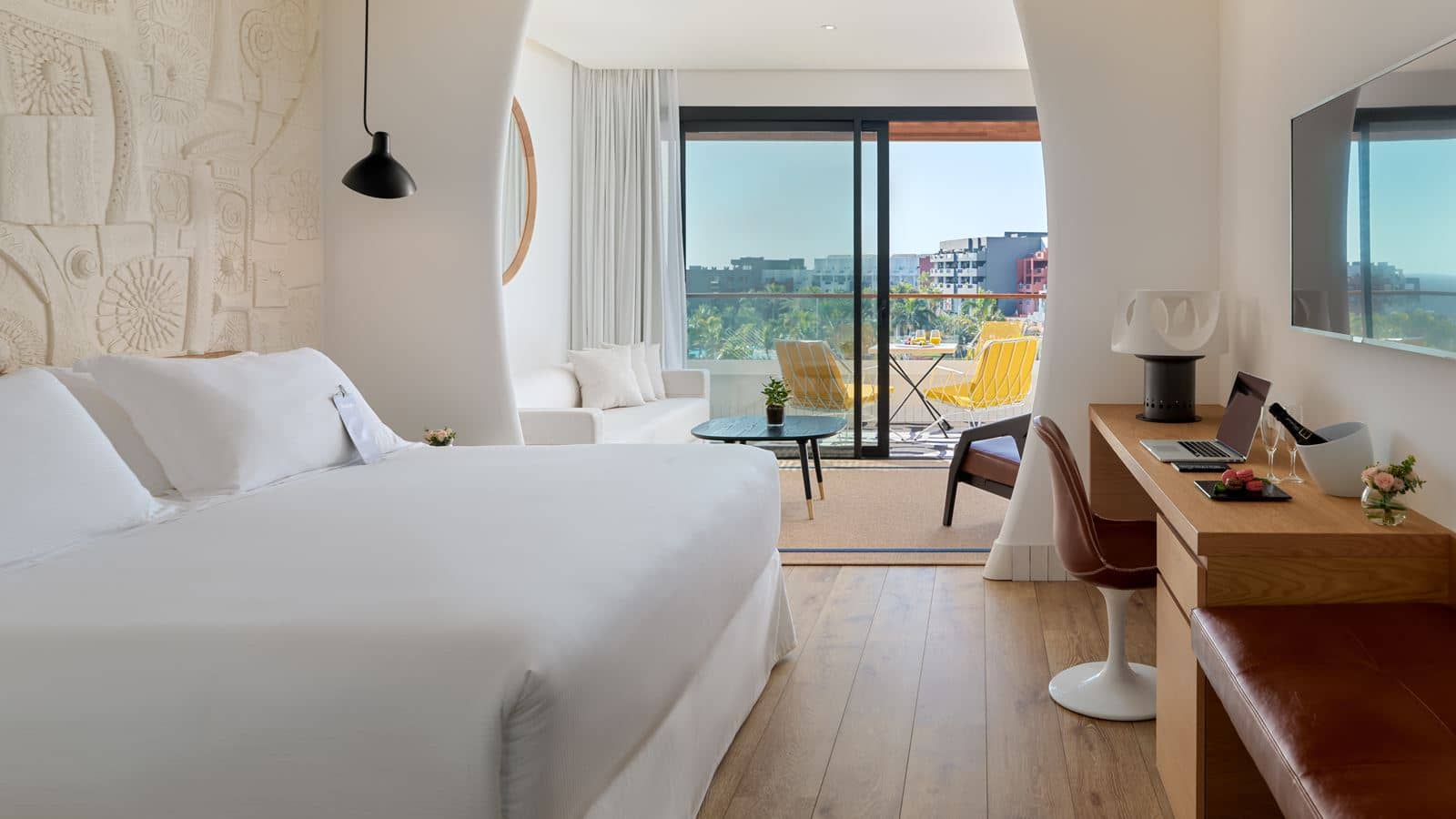 rooms-double-standard-room-with-balcony-or-terrace