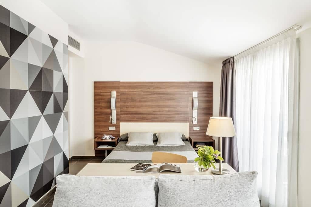 rooms-junior-suite-double-premium-pool-view-andor-partial-sea-view