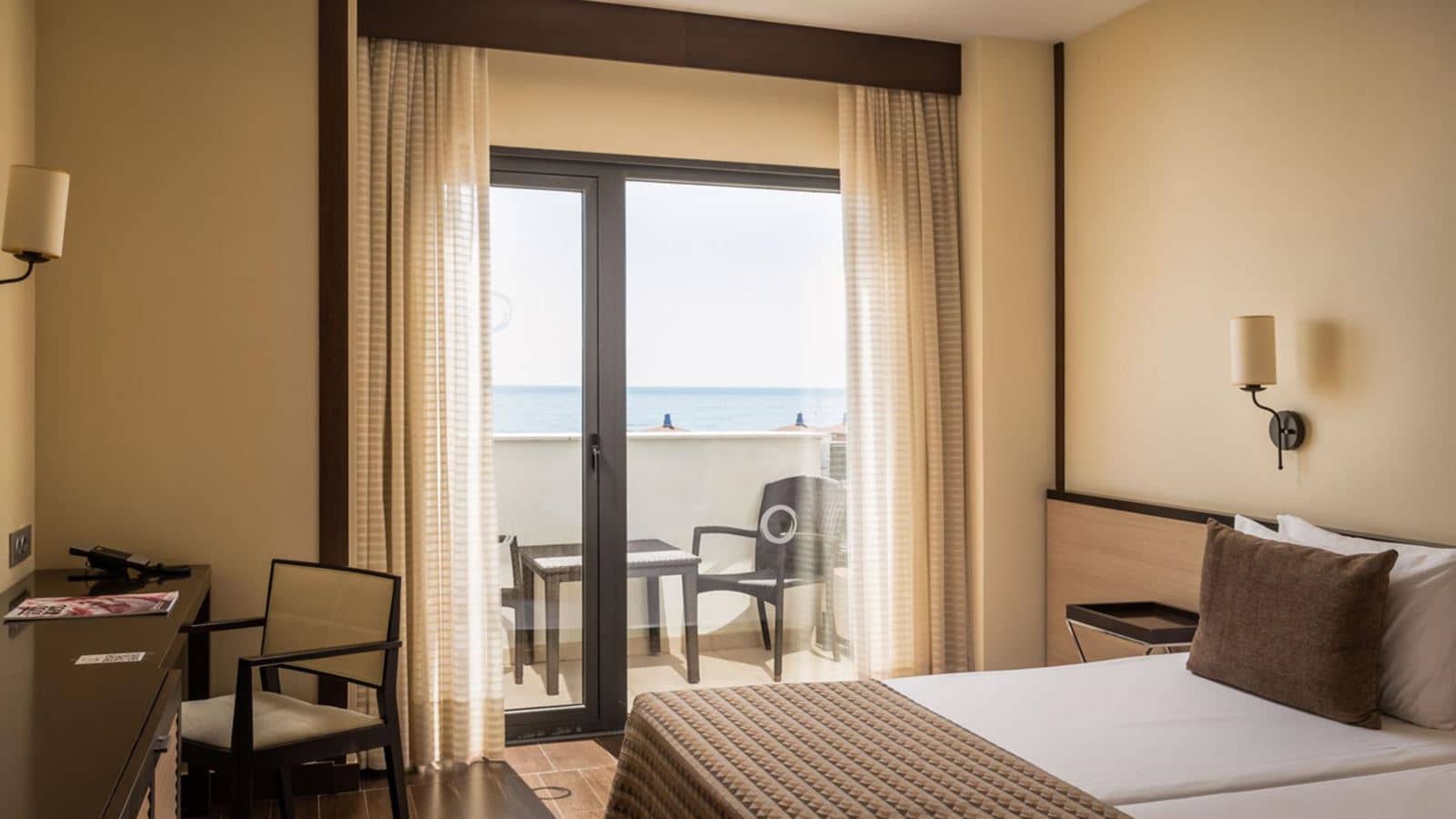 rooms-double-sea-view-balcony-or-terrace
