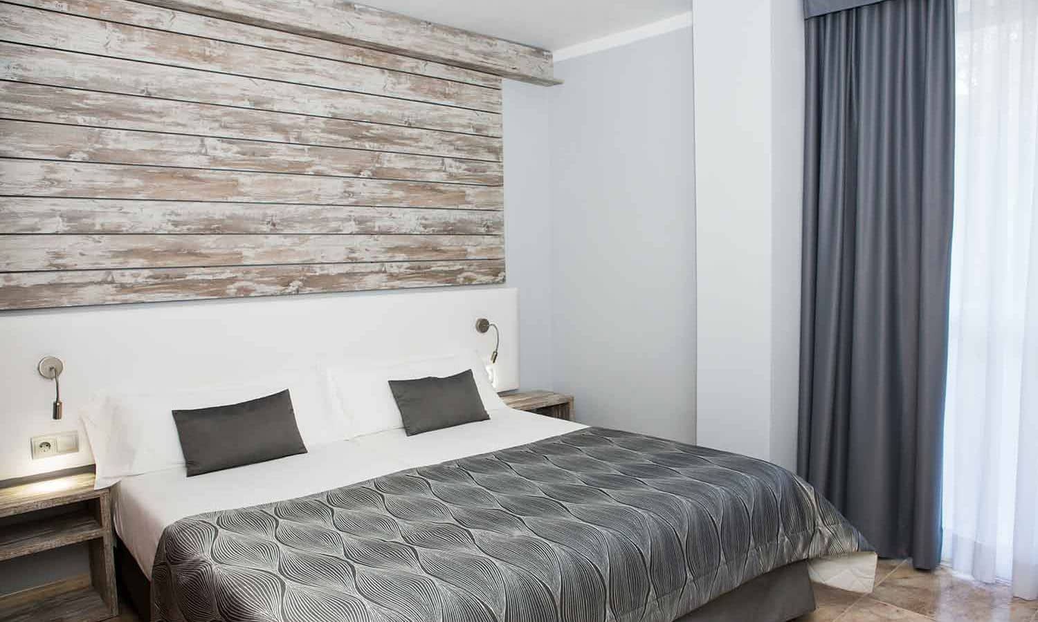 rooms-twin-low-cost-room-without-balcony-or-terrace