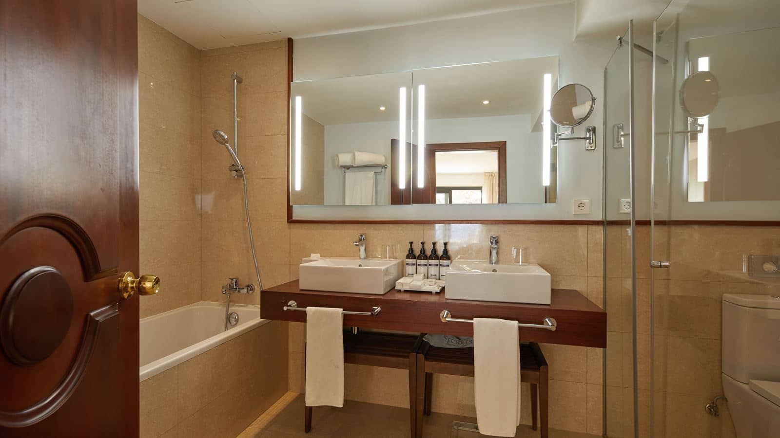 rooms-master-suite-sea-view-preffered-club
