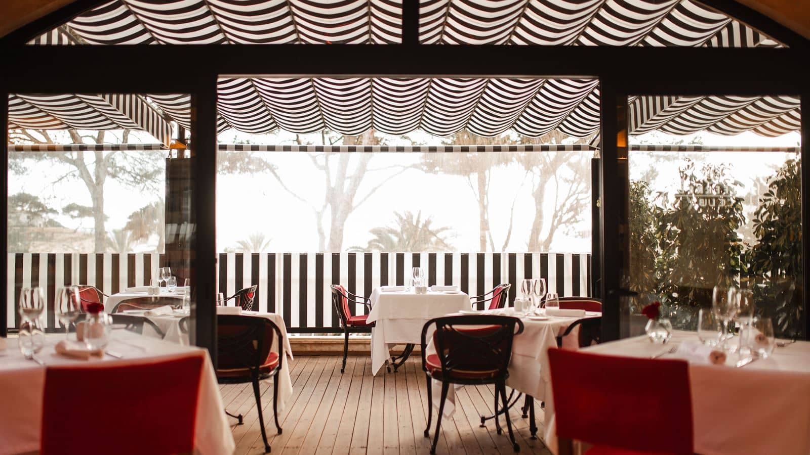 restaurants-world-café